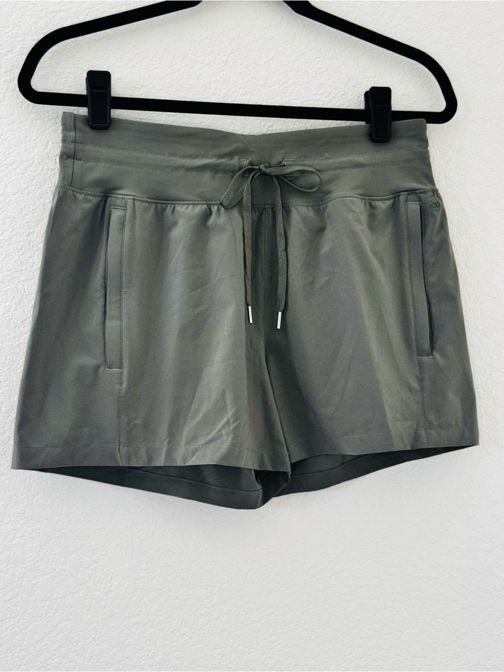 NWT CALIA Effortless Truelight 4” Shorts Olive Green